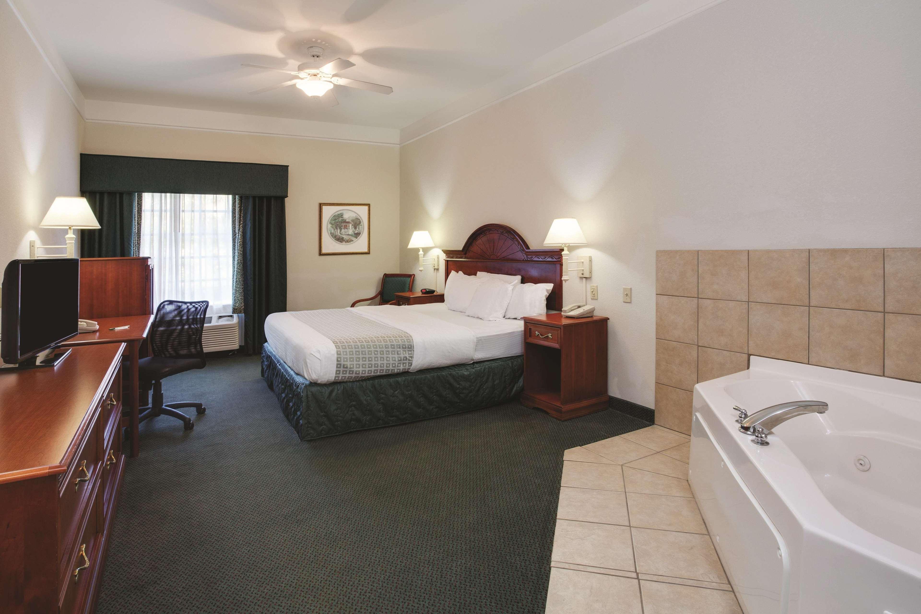 La Quinta Inn And Suites Fort Myers I-75 Экстерьер фото